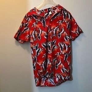 Men’s button up colorful Hawaiian shirt, size small